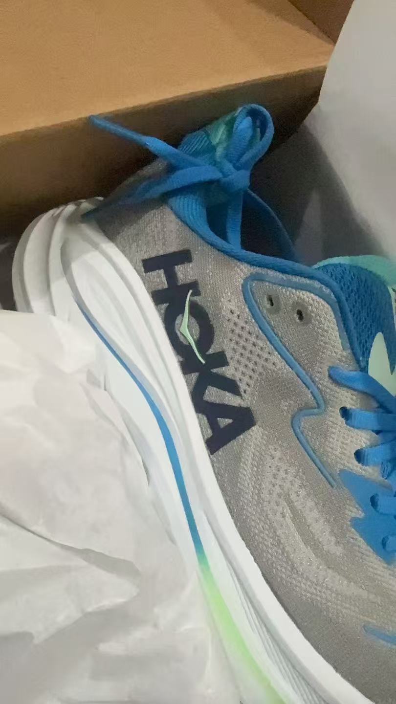 HOKA Clifton 10
